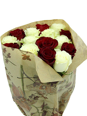 картинка, фото Букет из белых и красных роз от MarketFlowers.ru